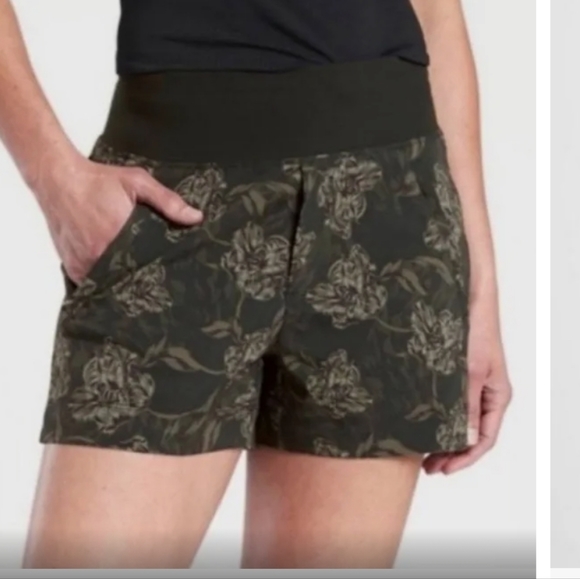 Athleta Pants - Athleta Trekkie North Floral Shorts